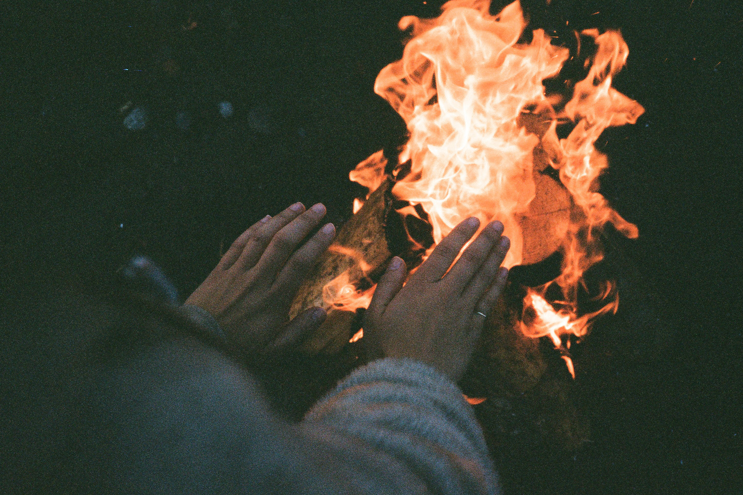 2_Cozy-Up-Around-a-Campfire.jpg 2_Cozy-Up-Around-a-Campfire.jpg
